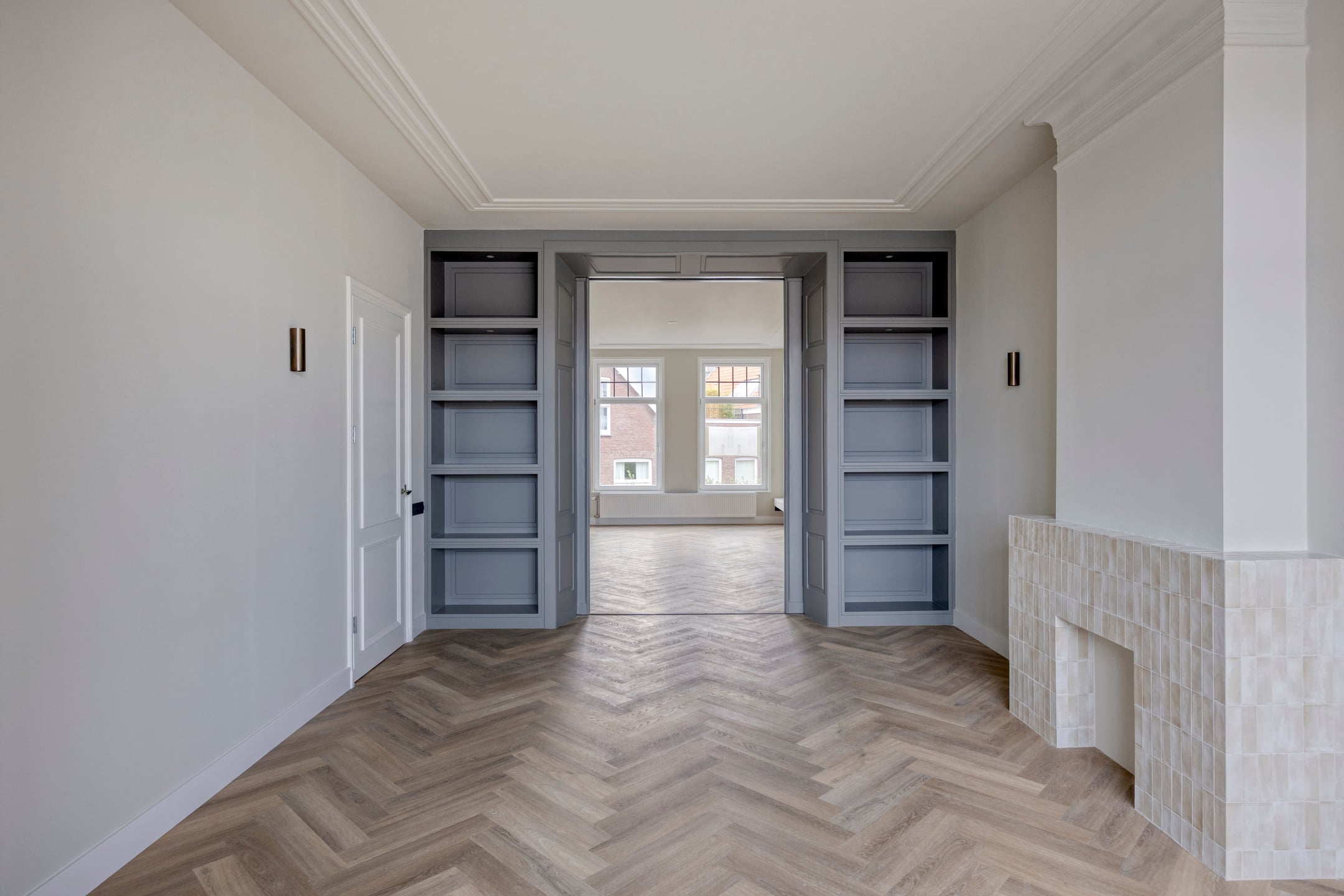 Hal met doorkijk naar de voorkamer